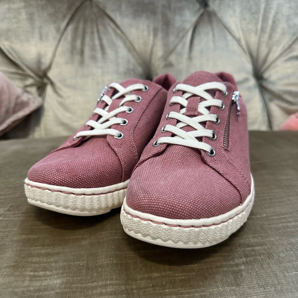 Clark’s canvas zip up laced sneakers size 7.5 women’s antique red New no box